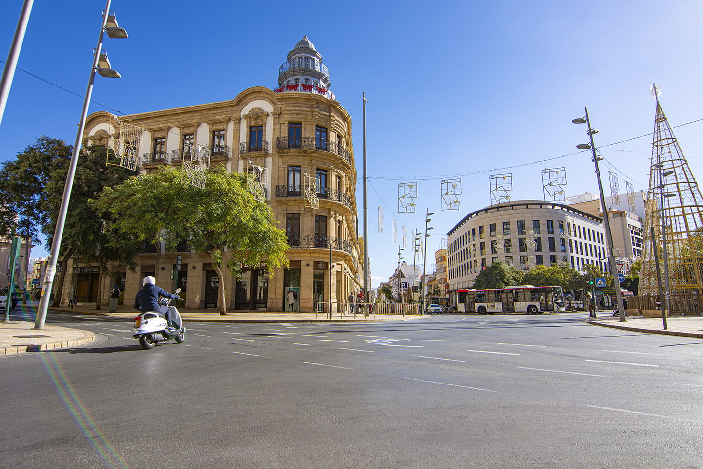 Puerta Purchena. Edificio de las mariposas.